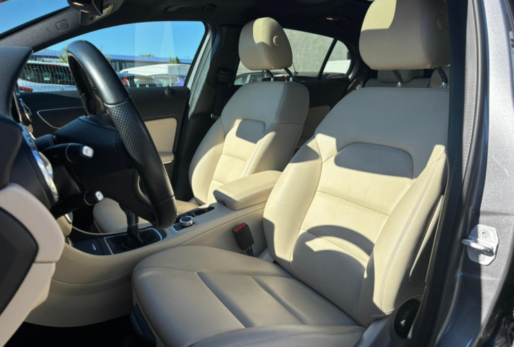 Mercedes GLA 180 SENSATION / CUIR COMPLET/ 69000 KMS AVEC SUIVI COMPLET /  EXCELLENT ÉTAT
