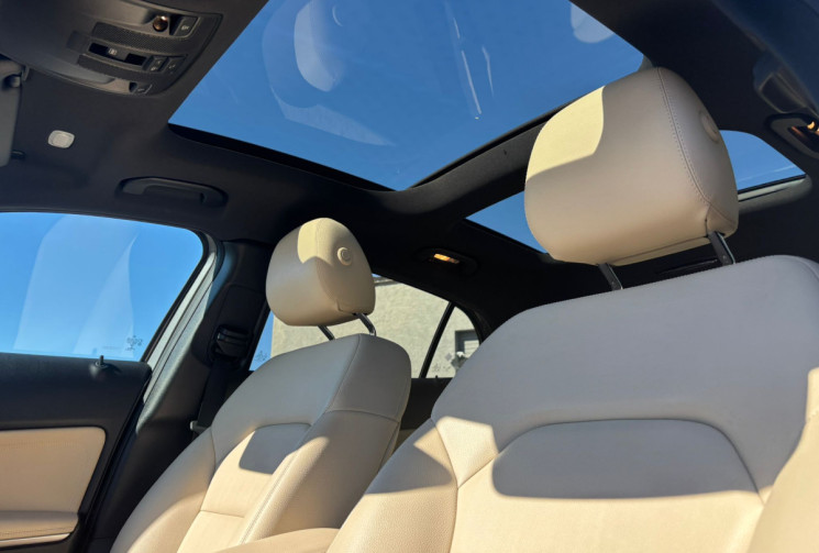Mercedes GLA 180 SENSATION / CUIR COMPLET/ 69000 KMS AVEC SUIVI COMPLET /  EXCELLENT ÉTAT