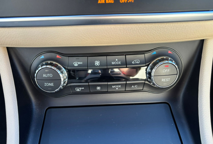 Mercedes GLA 180 SENSATION / CUIR COMPLET/ 69000 KMS AVEC SUIVI COMPLET /  EXCELLENT ÉTAT