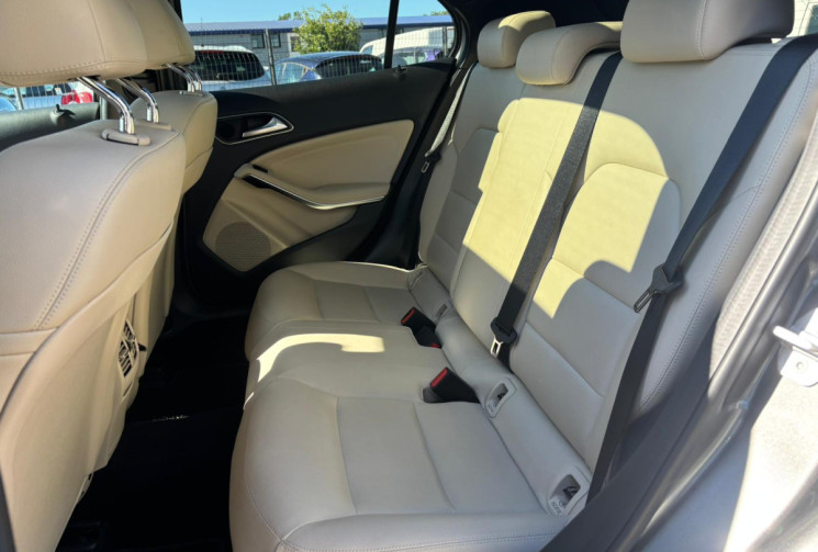 Mercedes GLA 180 SENSATION / CUIR COMPLET/ 69000 KMS AVEC SUIVI COMPLET /  EXCELLENT ÉTAT