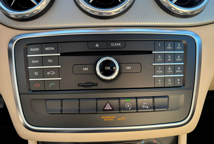 Mercedes GLA 180 SENSATION / CUIR COMPLET/ 69000 KMS AVEC SUIVI COMPLET /  EXCELLENT ÉTAT