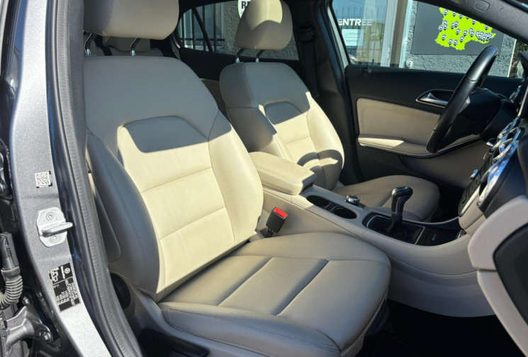 Mercedes GLA 180 SENSATION / CUIR COMPLET/ 69000 KMS AVEC SUIVI COMPLET /  EXCELLENT ÉTAT