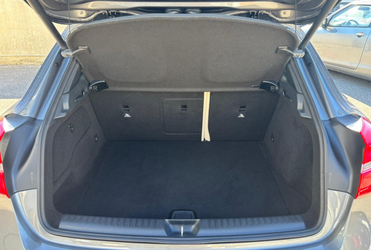 Mercedes GLA 180 SENSATION / CUIR COMPLET/ 69000 KMS AVEC SUIVI COMPLET /  EXCELLENT ÉTAT