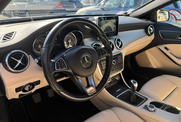 Mercedes GLA 180 SENSATION / CUIR COMPLET/ 69000 KMS AVEC SUIVI COMPLET /  EXCELLENT ÉTAT