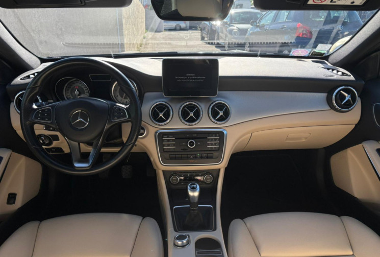Mercedes GLA 180 SENSATION / CUIR COMPLET/ 69000 KMS AVEC SUIVI COMPLET /  EXCELLENT ÉTAT