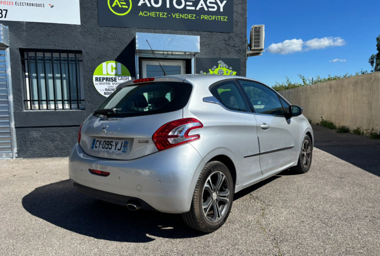 Peugeot 208 1.2 VTi Allure / Distribution ok / Révisée / Garantie