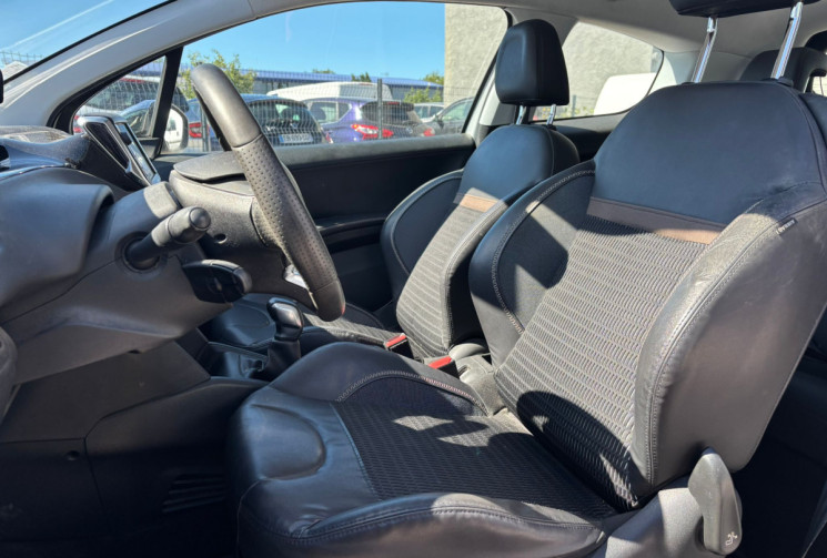 Peugeot 208 1.2 VTi Allure / Distribution ok / Révisée / Garantie