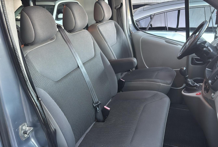Opel VIVARO 2.0 CDTI 1ERE MAIN TPMR MINIBUS 9 PLACES 138 500KMS ENTRETIEN A JOUR GARANTIE 12 MOIS