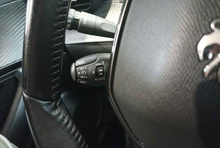 Peugeot 2008 1.2 100 ch finition Active / Courroie de distribution remplacée / Véhicule première mai