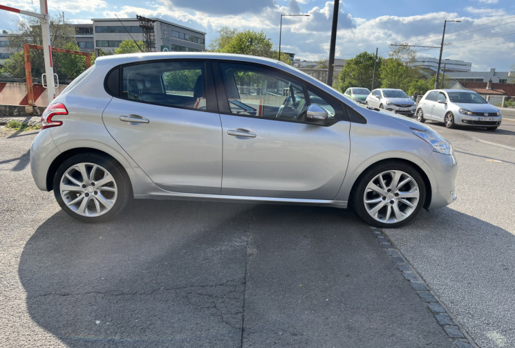Peugeot 208 1.6 vti 120ch