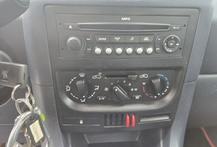 Peugeot 1007 1.4 75 CV