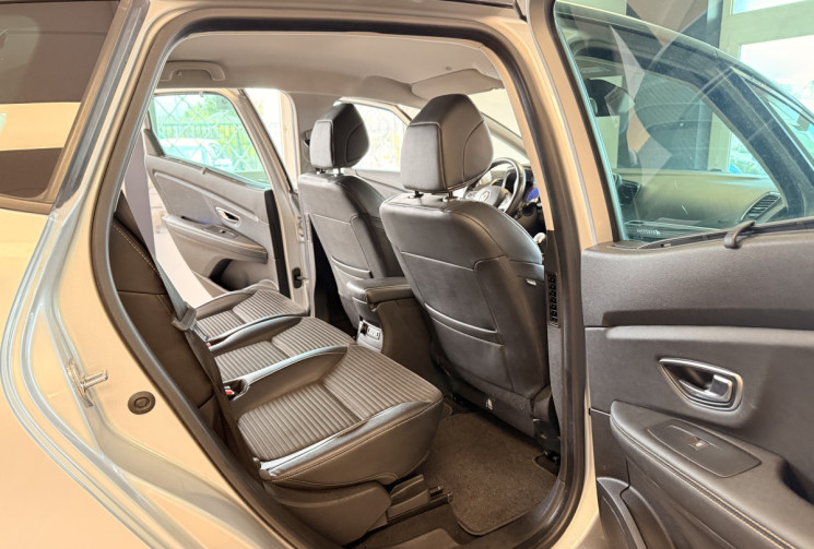 Renault Scénic IV 1.3 TCE 140 INTENS / ENTRETIEN A JOUR 