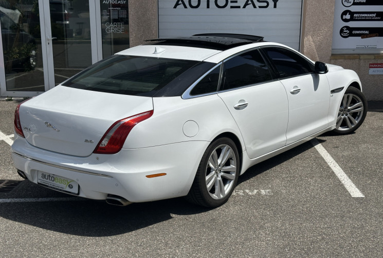 Jaguar XJ 3.0 V6 Luxe Premium / ENTRETIEN OK / DISTRIBUTION OK / VIDANGE BVA OK