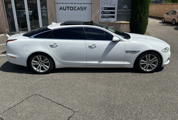 Jaguar XJ 3.0 V6 Luxe Premium / ENTRETIEN OK / DISTRIBUTION OK / VIDANGE BVA OK