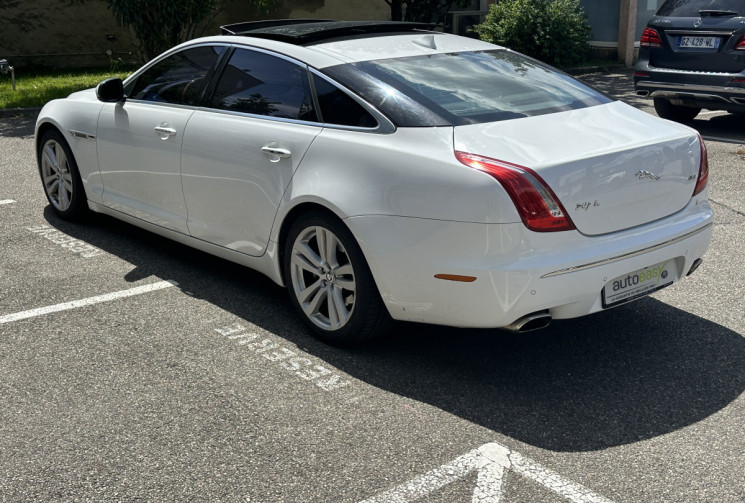 Jaguar XJ 3.0 V6 Luxe Premium / ENTRETIEN OK / DISTRIBUTION OK / VIDANGE BVA OK
