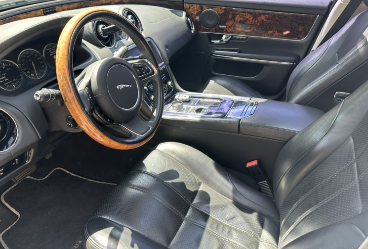 Jaguar XJ 3.0 V6 Luxe Premium / ENTRETIEN OK / DISTRIBUTION OK / VIDANGE BVA OK