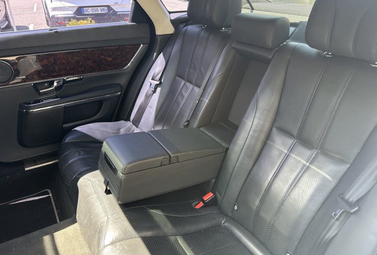Jaguar XJ 3.0 V6 Luxe Premium / ENTRETIEN OK / DISTRIBUTION OK / VIDANGE BVA OK
