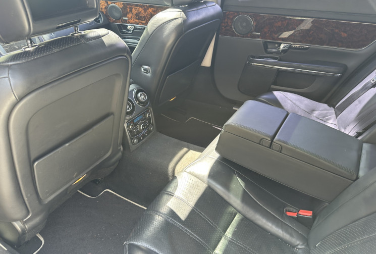 Jaguar XJ 3.0 V6 Luxe Premium / ENTRETIEN OK / DISTRIBUTION OK / VIDANGE BVA OK