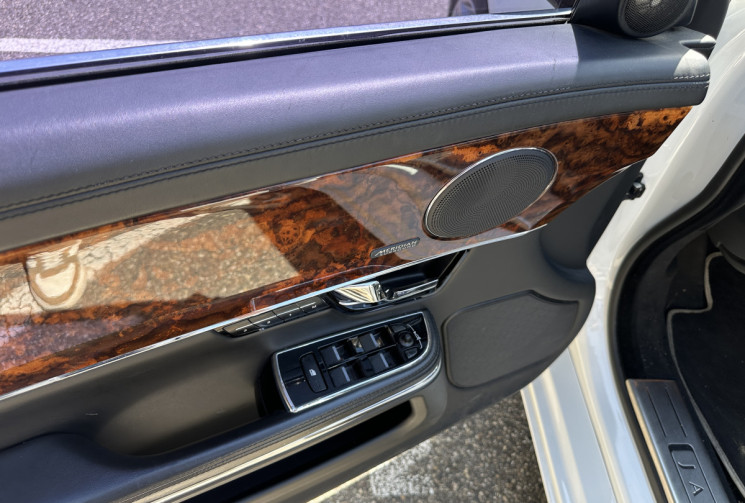 Jaguar XJ 3.0 V6 Luxe Premium / ENTRETIEN OK / DISTRIBUTION OK / VIDANGE BVA OK