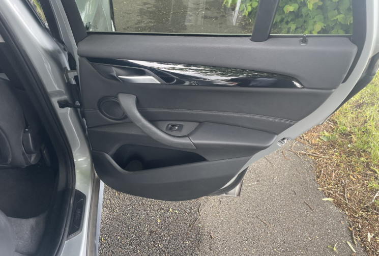 BMW X1 18i Sdrive Business Design DCT7 140 / Boite Auto