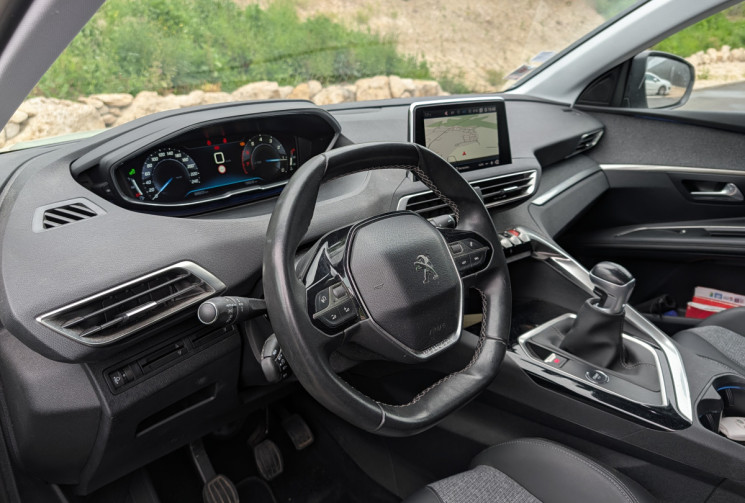 Peugeot 3008 1.2 130CV ALLURE / 1° main / entretien peugeot