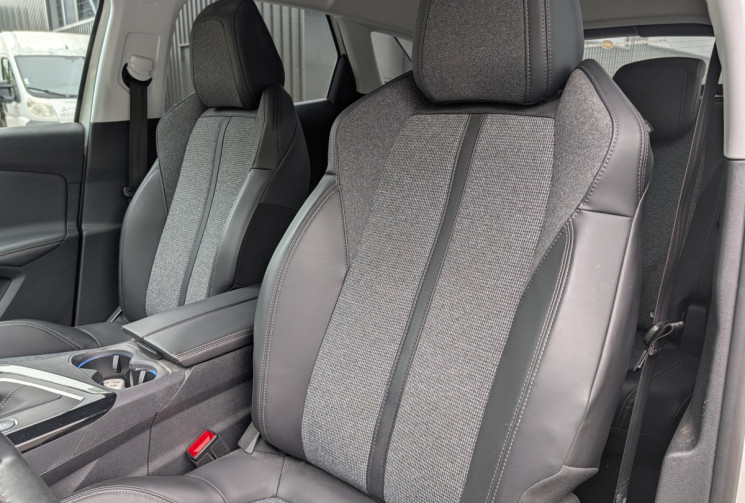 Peugeot 3008 1.2 130CV ALLURE / 1° main / entretien peugeot