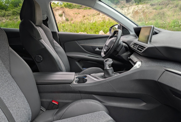 Peugeot 3008 1.2 130CV ALLURE / 1° main / entretien peugeot