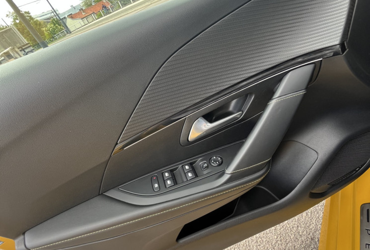 Peugeot 208 1.5 blue hdi GT LINE