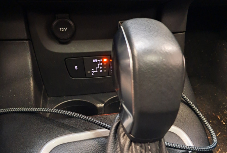 Citroën C3 III 1.2 PureTech 110 Shine EAT6 - TOIT PANO SIEGES CHAUF - SUIVI ENTRETIEN - DISTRI OK 