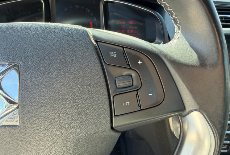 DS DS5 2.0 BLUEHDI EAT6 SO CHIC / SUIVI A JOUR / CARPLAY / TOIT PANO