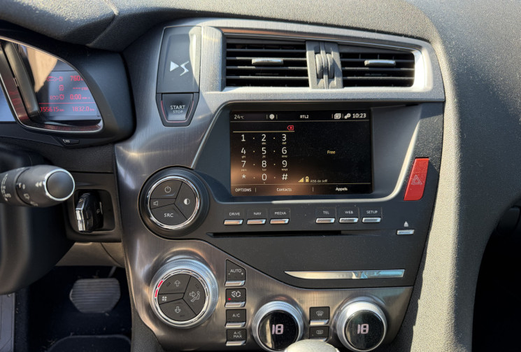 DS DS5 2.0 BLUEHDI EAT6 SO CHIC / SUIVI A JOUR / CARPLAY / TOIT PANO