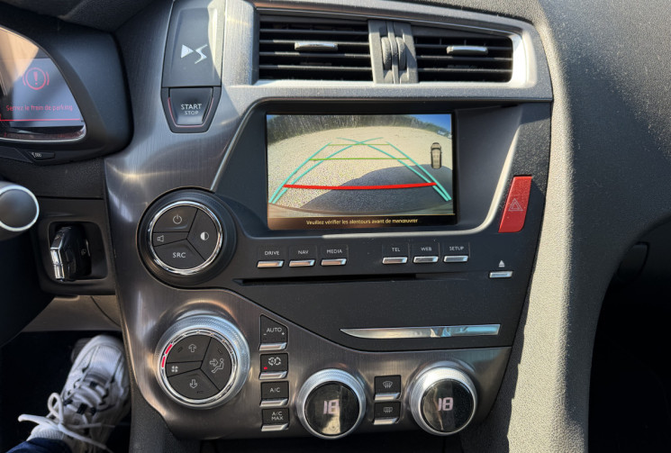DS DS5 2.0 BLUEHDI EAT6 SO CHIC / SUIVI A JOUR / CARPLAY / TOIT PANO