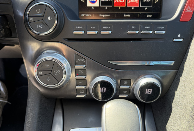DS DS5 2.0 BLUEHDI EAT6 SO CHIC / SUIVI A JOUR / CARPLAY / TOIT PANO