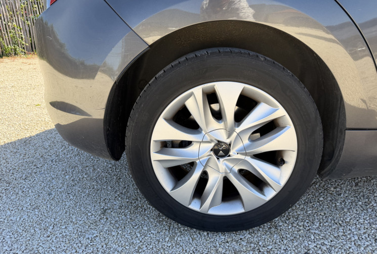 DS DS5 2.0 BLUEHDI EAT6 SO CHIC / SUIVI A JOUR / CARPLAY / TOIT PANO