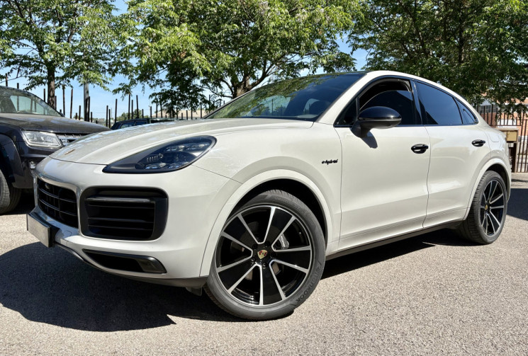 Porsche CAYENNE COUPE E-Hybrid V6 462cv /Bose/ Toit Pano/Camera/Attelage/DVD/Français/1e main