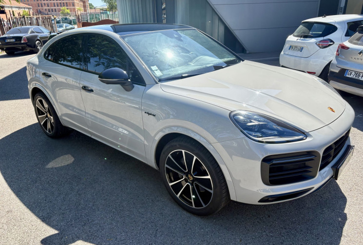 Porsche CAYENNE COUPE E-Hybrid V6 462cv /Bose/ Toit Pano/Camera/Attelage/DVD/Français/1e main