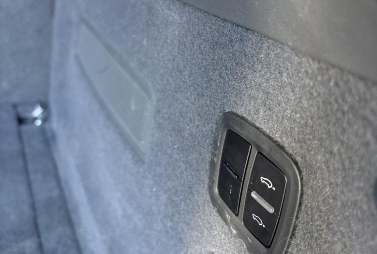 Porsche CAYENNE COUPE E-Hybrid V6 462cv /Bose/ Toit Pano/Camera/Attelage/DVD/Français/1e main