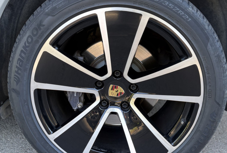 Porsche CAYENNE COUPE E-Hybrid V6 462cv /Bose/ Toit Pano/Camera/Attelage/DVD/Français/1e main