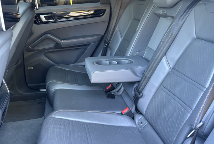 Porsche CAYENNE COUPE E-Hybrid V6 462cv /Bose/ Toit Pano/Camera/Attelage/DVD/Français/1e main