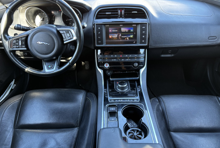 Jaguar XE 2.0 180 R-SPORT Boite auto