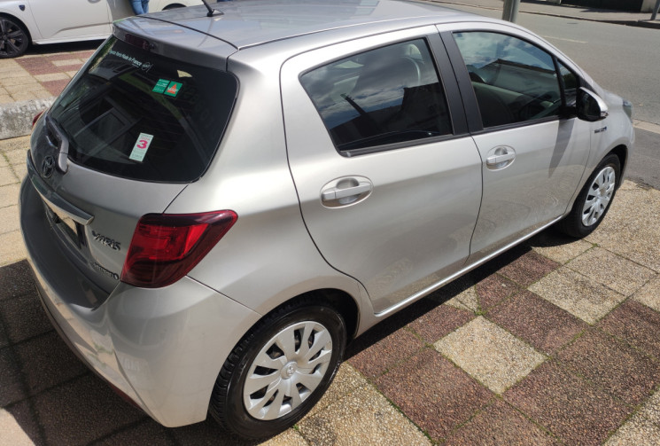 Toyota Yaris 3 Phase 2 / 1.5 VVTi 100h E-CVT 