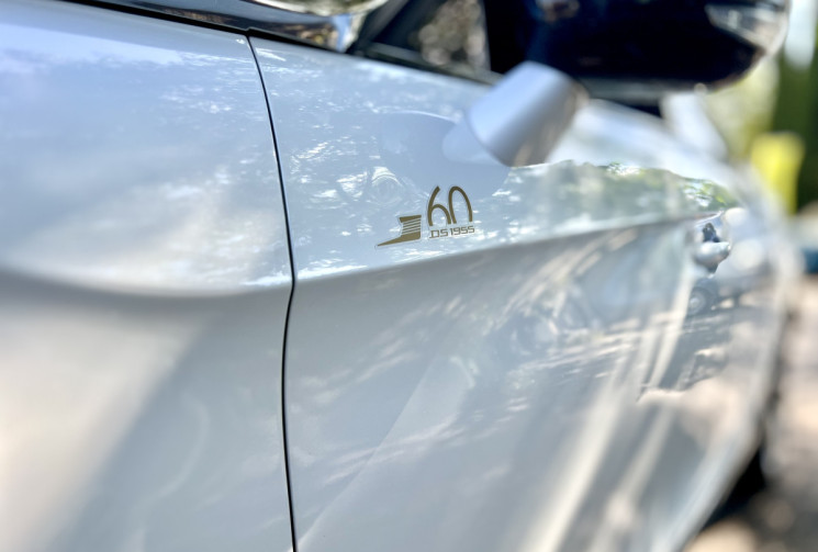 DS DS5 2.0 Hybrid HDI 200cv 4x4 ETG6 Édition limitée « 60 Citroen 1955 »