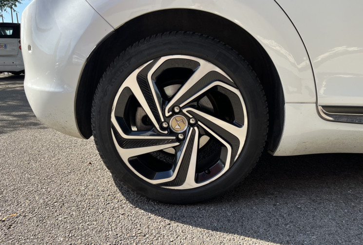 DS DS5 2.0 Hybrid HDI 200cv 4x4 ETG6 Édition limitée « 60 Citroen 1955 »