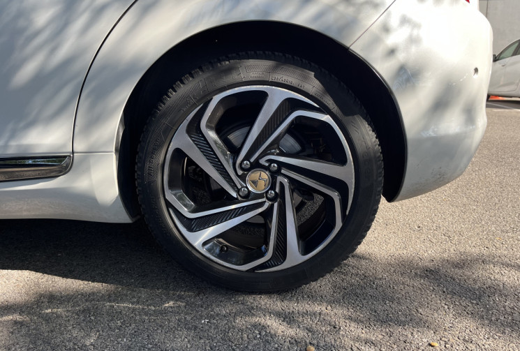 DS DS5 2.0 Hybrid HDI 200cv 4x4 ETG6 Édition limitée « 60 Citroen 1955 »