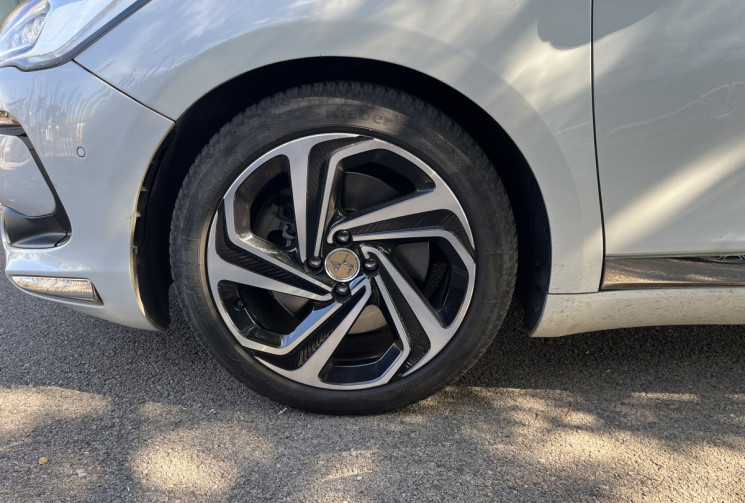 DS DS5 2.0 Hybrid HDI 200cv 4x4 ETG6 Édition limitée « 60 Citroen 1955 »