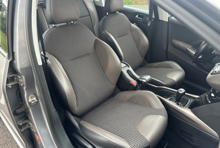 Peugeot 2008 1.2 VTI 82 CH  BOITE AUTOMATIQUE ALLURE
