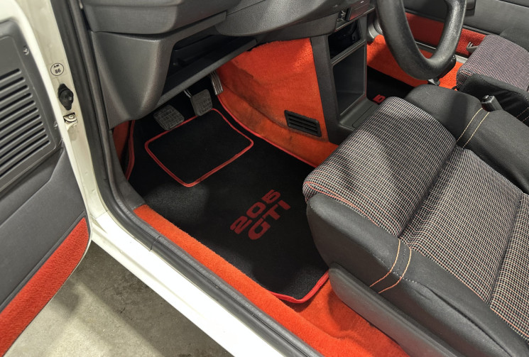 Peugeot 205 GTI 1.6 105 ch BVM5 ENTIEREMENT RESTAUREE