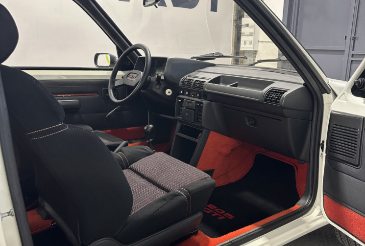 Peugeot 205 GTI 1.6 105 ch BVM5 ENTIEREMENT RESTAUREE