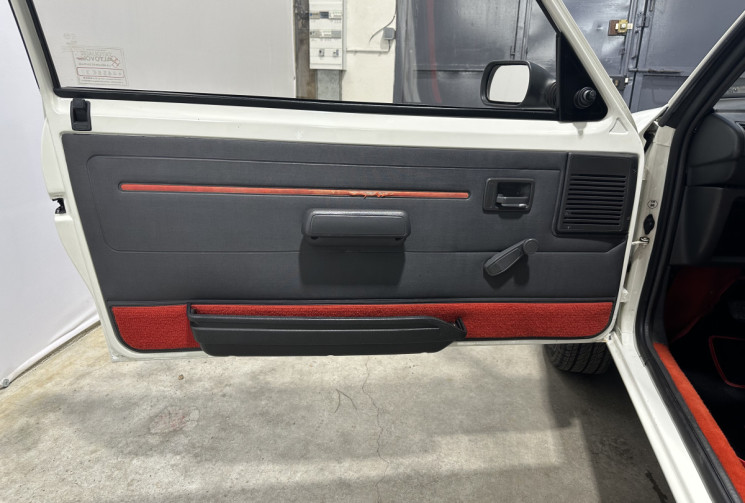 Peugeot 205 GTI 1.6 105 ch BVM5 ENTIEREMENT RESTAUREE