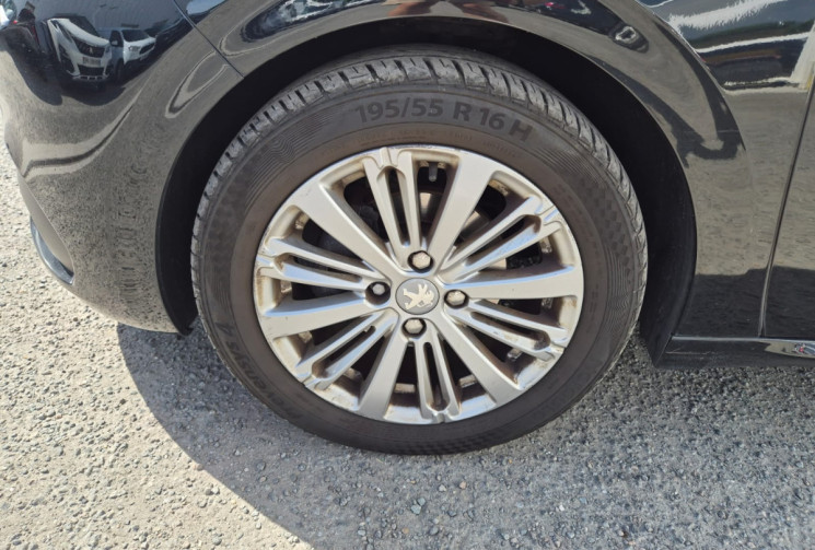 Peugeot 208 1L2 110CV * BOITE AUTOMATIQUE * NOUVELLE DISTRIBUTION * 